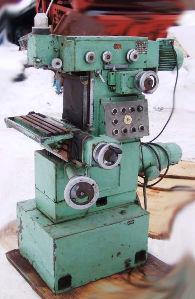 Загальний вигляд  широкоуніверсального фрезерного верстата 6712